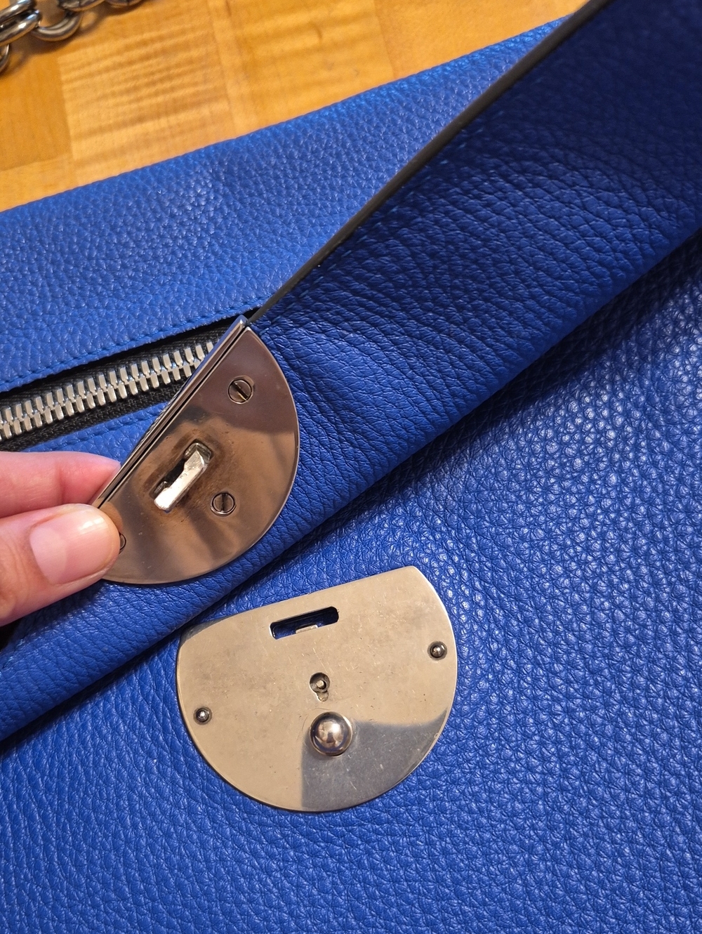Marc Jacobs Gotham Blue Pebbled Leather Silver Chain Shoulder / Hand Purse Bag - Picture 7 of 15